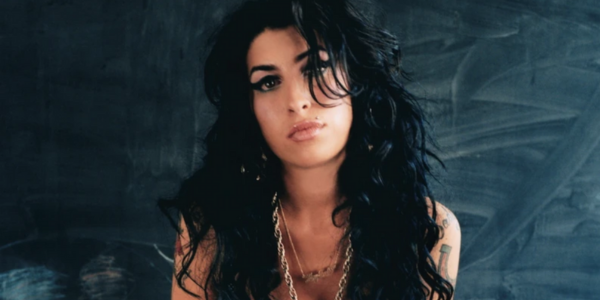 Amy Winehouse – nałogi, które sprowadziły na złą drogę